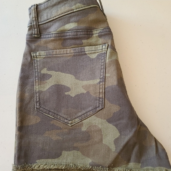 SO JUNIORS button fly camo SHORTS SIZE 3 /26 NEW - Picture 2 of 4